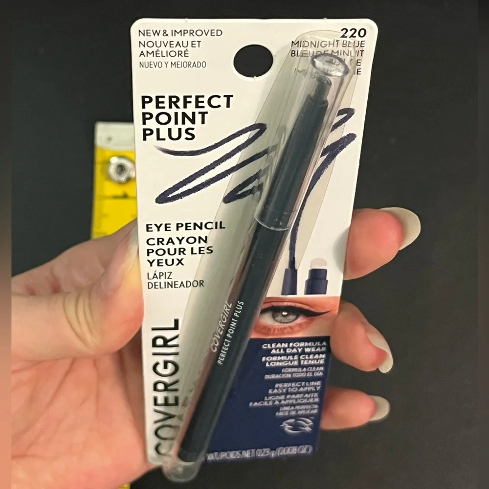 COVERGIRL drama eyeliner easily